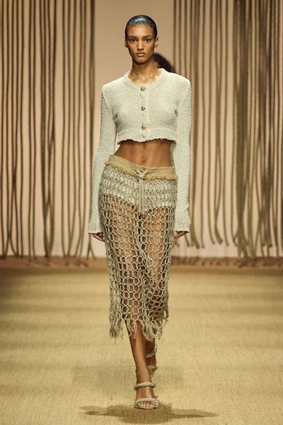Look 18